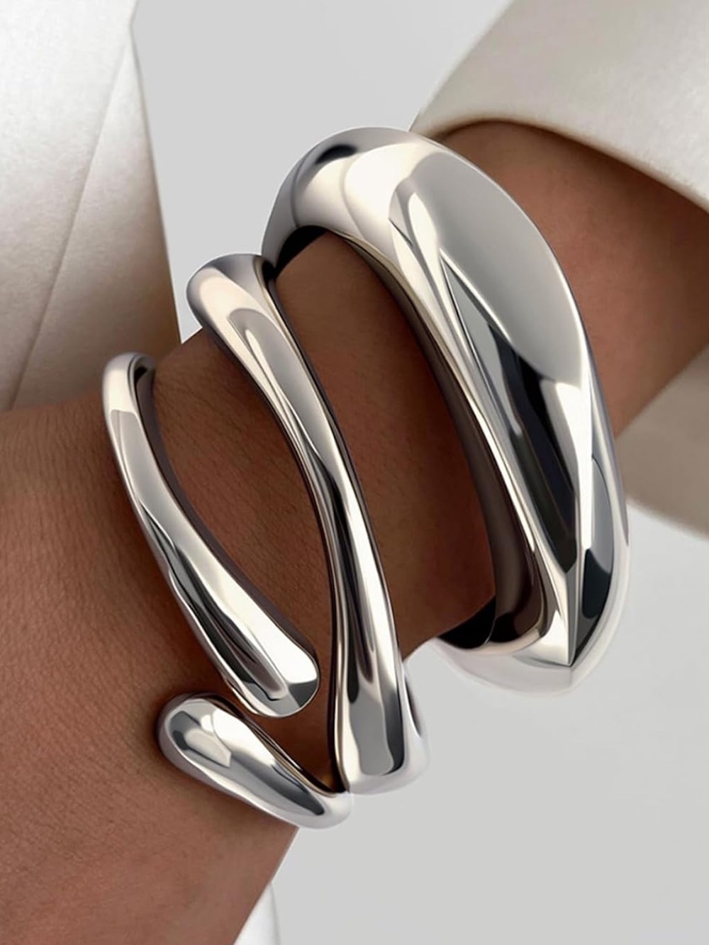 Aurette Sculptural Silver Cuff
Bracelet Set